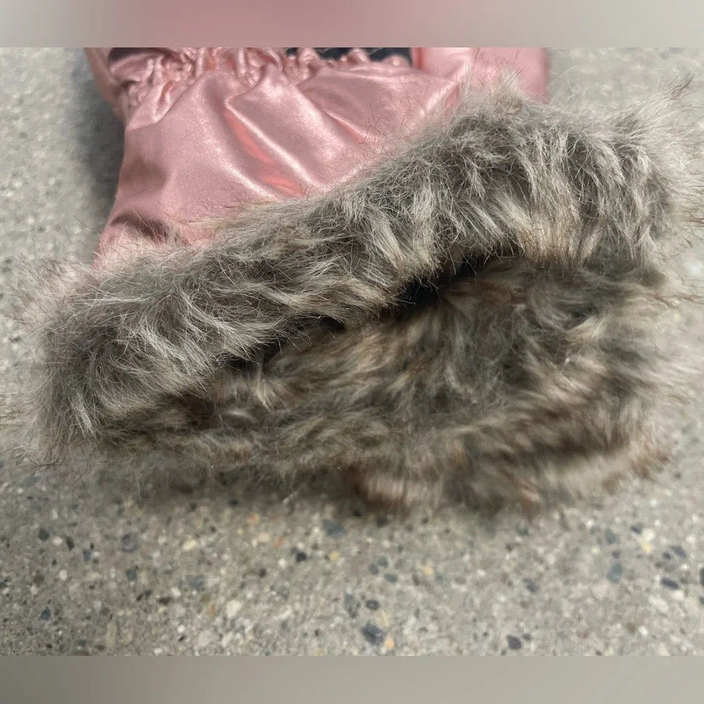 NWT Swiss Tech L/XL Rose Metallic Faux Fur Trim Insulated Gloves